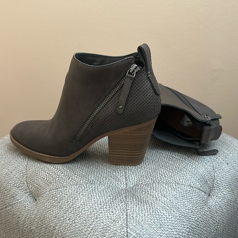DV Ankle Boots